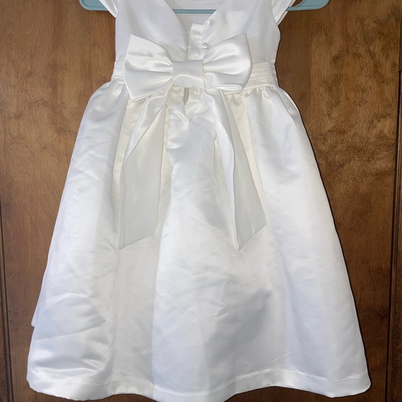 White formal toddler girls dress 4T - Picture 2 of 4